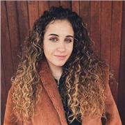 Studentessa di Biotecnologie con diploma presso Liceo delle scienze umane